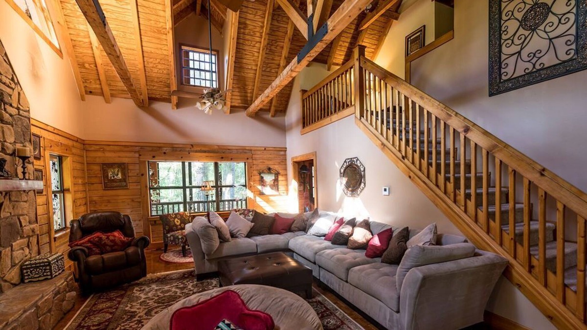 Baker Cabin | Log Cabin on the River