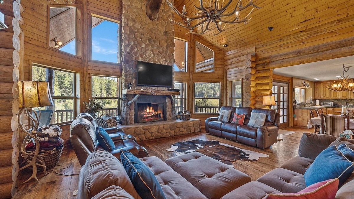 Mammoth Creek Cabin | Log cabin overlooking a creek!