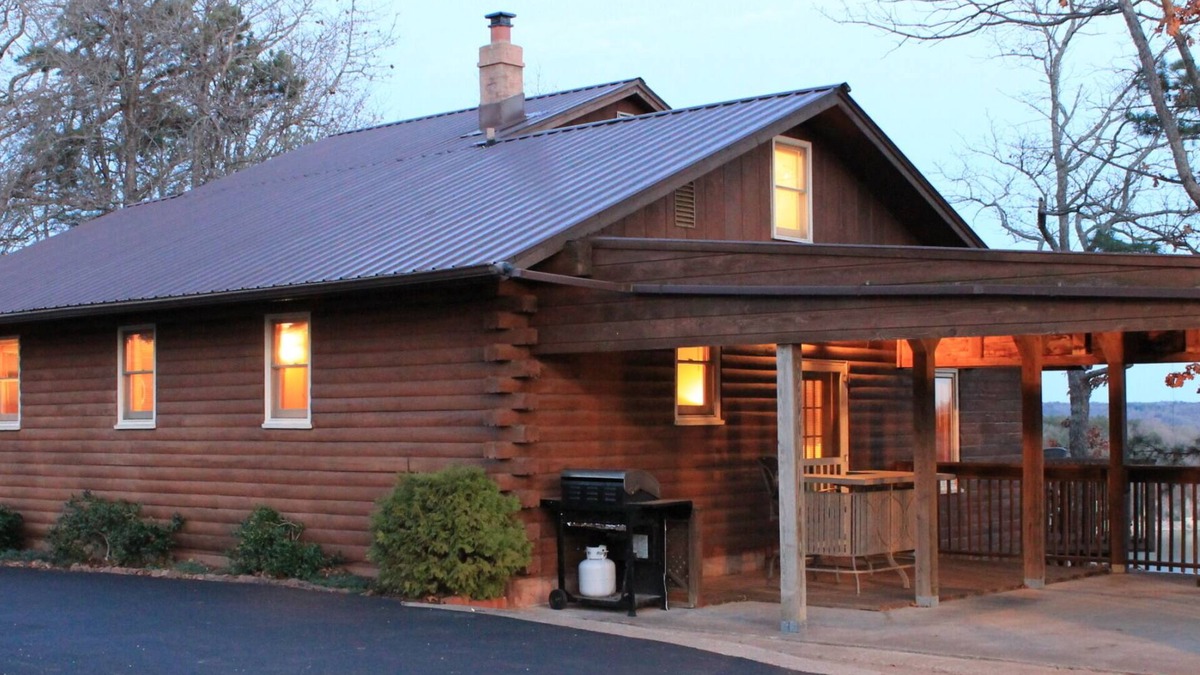 Rogers Cabin | Log Cabin-Panoramic Lakeview, Pool Table, Kids Bunks, Rustic Hangout & Fire Pit!