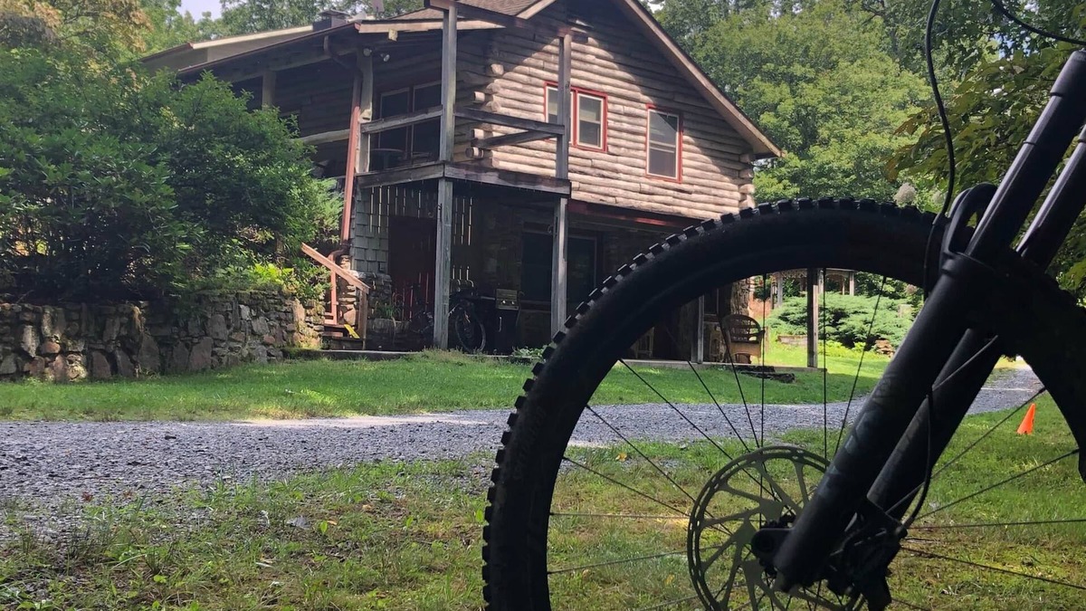 Cedar Mountain Apartment | Log Cabin Suite1-RideIn RideOut