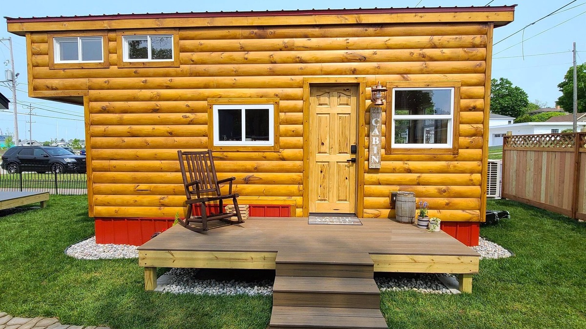 Lakeside Apartment | Log Cabin - Tiny Digs Lakeshore