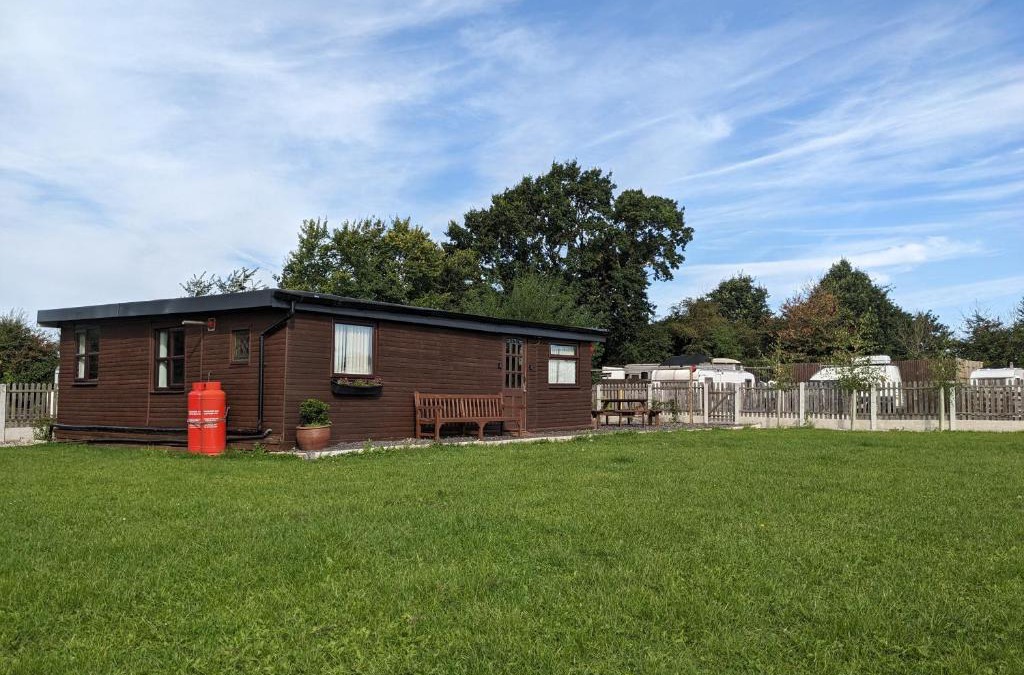 Haxey Other | Log cabin with secure garden