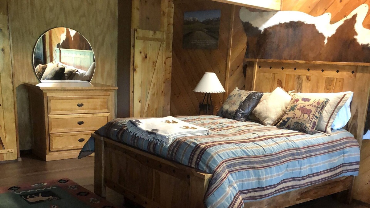 Bigfork Apartment | Log home studio in the woods. Pet friendly.