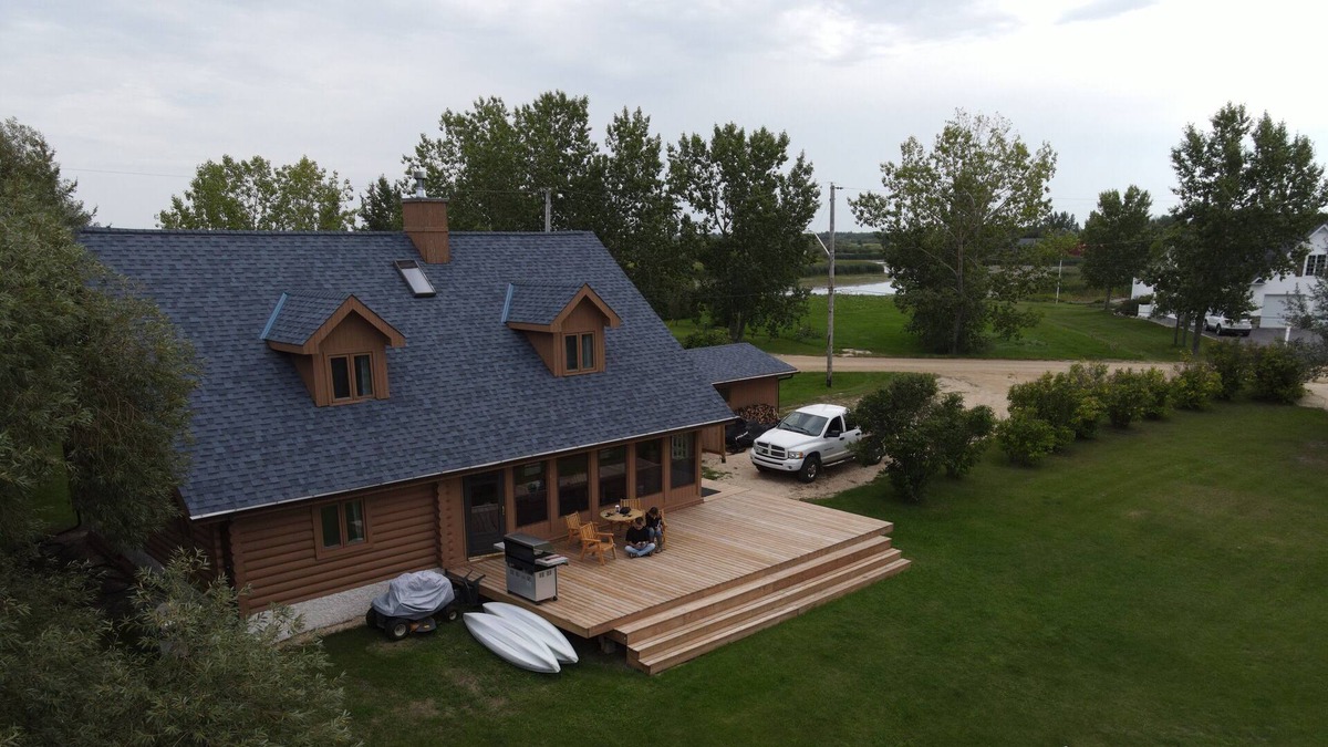 Gimli House | Log Home waterfront