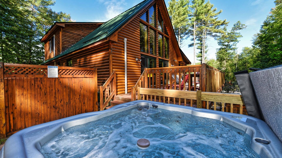 Center Conway Cabin | Log Home with AC, Private Pool, Hot Tub and Firepit. Minutes to North Conway