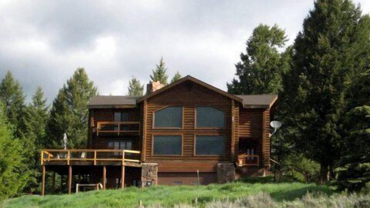 Moran House | Log Home with View of the Buffalo Valley, and All Season Activity Opportunities.