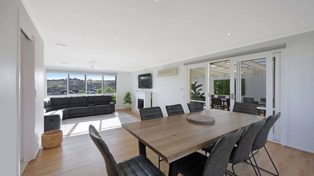 Warrnambool House | Logans Beach Apartments - The Beach House