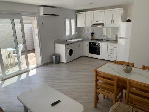 Tizi Ouzou Province Apartment | Logement spacieux 10personnes - Location Azeffoun Ait Chafaa-11000da