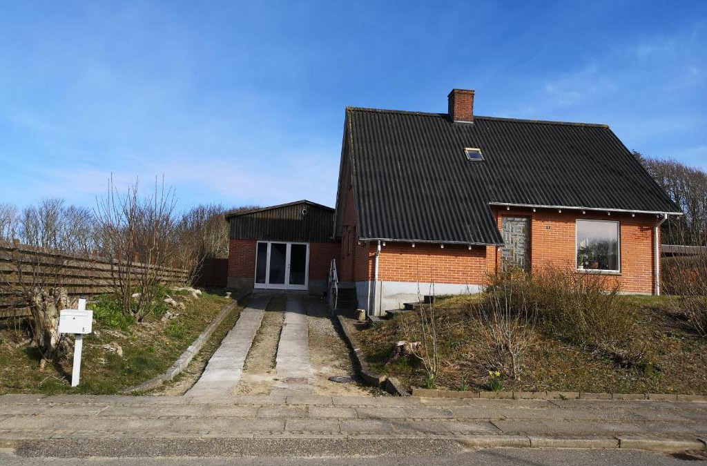 Vestervig Bed & Breakfast | Logi i hus med kunst og have