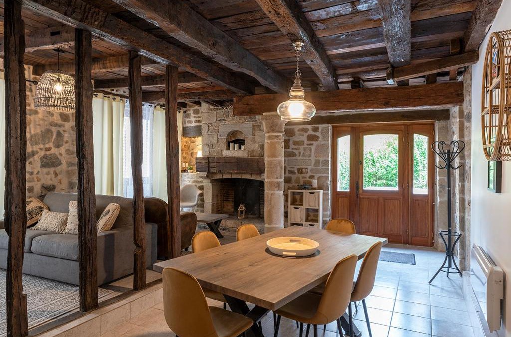 Beaulieu-sur-Dordogne Apartment | Logis face à l'Abbatiale