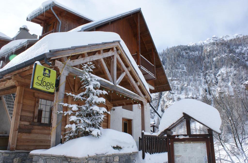 Ceillac Hotel | Logis Hôtel Spa la Cascade