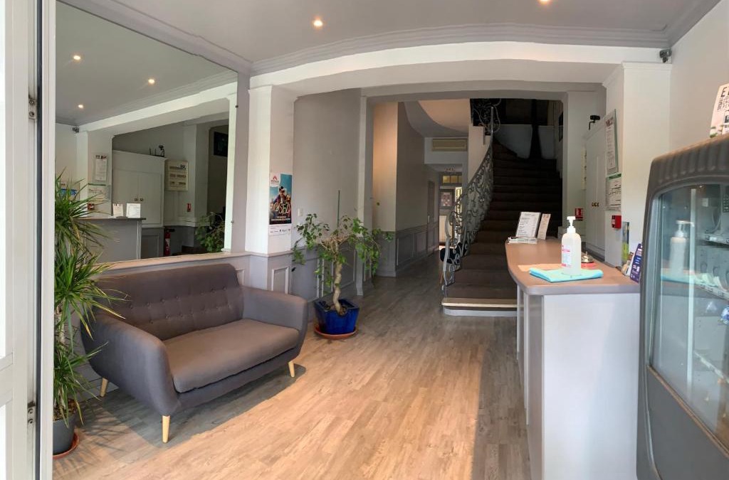 Salon-de-Provence Hotel | Logis Hotel du Midi