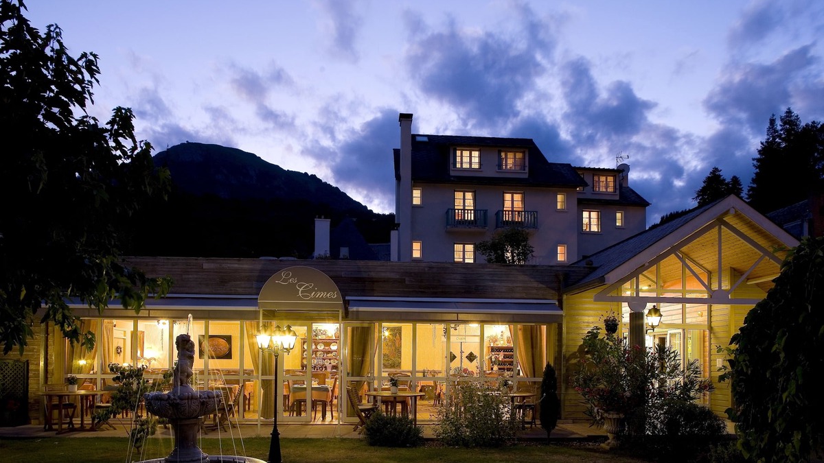 Argeles Gazost Hotel | Logis Hotel les Cimes
