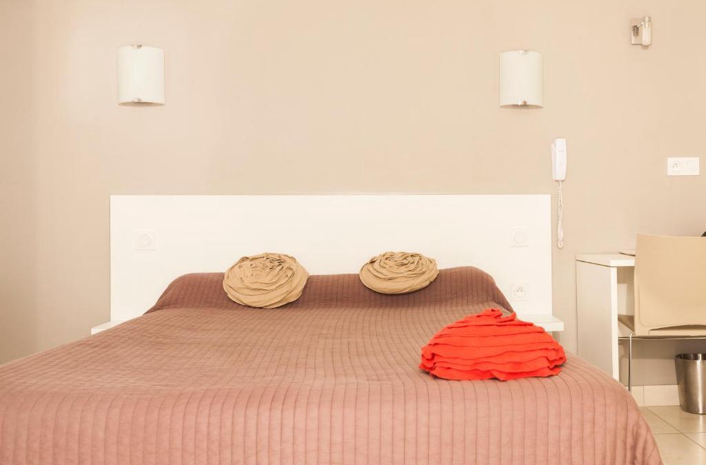 Albaron Hotel | Logis Hotel Restaurant Le Flamant Rose camargue