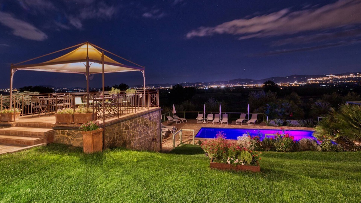 Cannara Apartment | L’Olmo Agriturismo di charme -The Sunset suite with breathtaking view of Assisi.