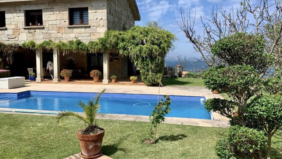 Baiona Cabin | Lomba House. House with pool and sea views in Baiona.