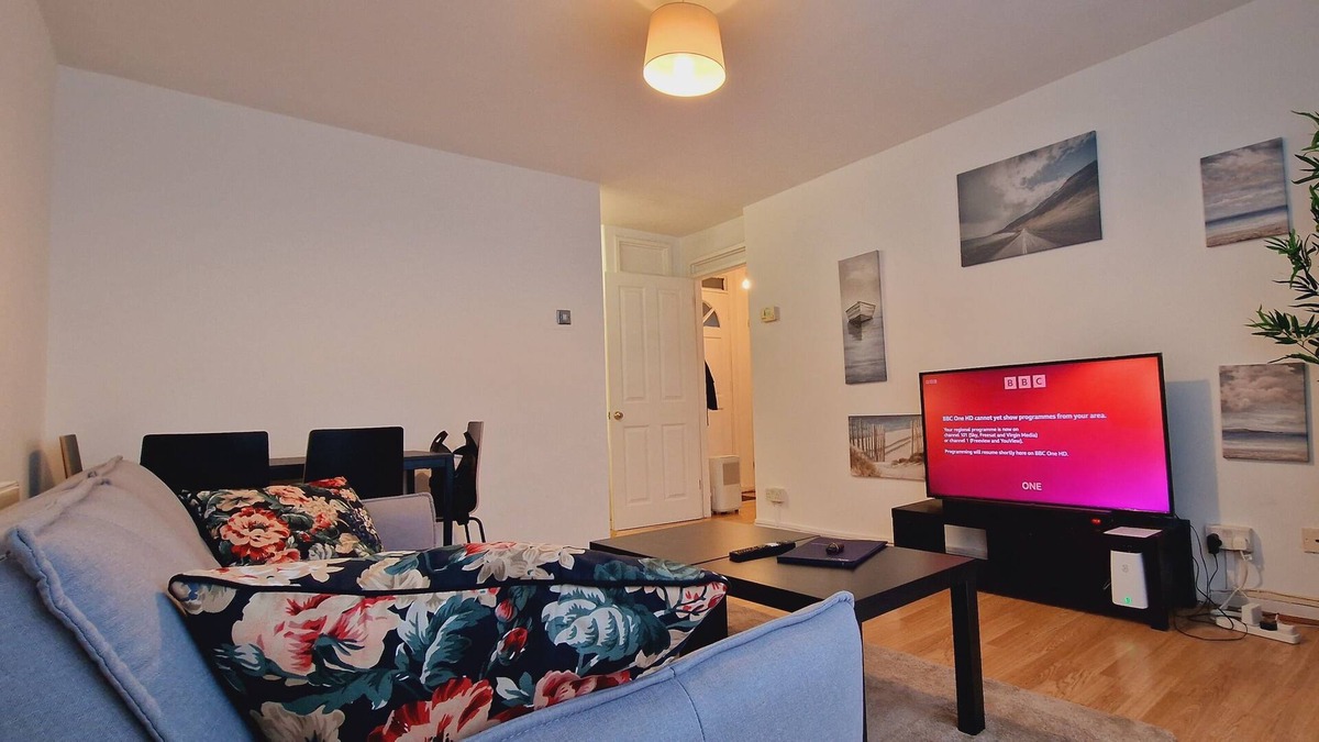 Royal Docks Apartment | London City Airport APT