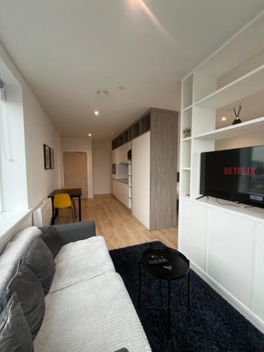 Heathrow Villages Apartment | London Heathrow Airport Apartment Voyager House Terminal 12345 - EV electric and Parking available