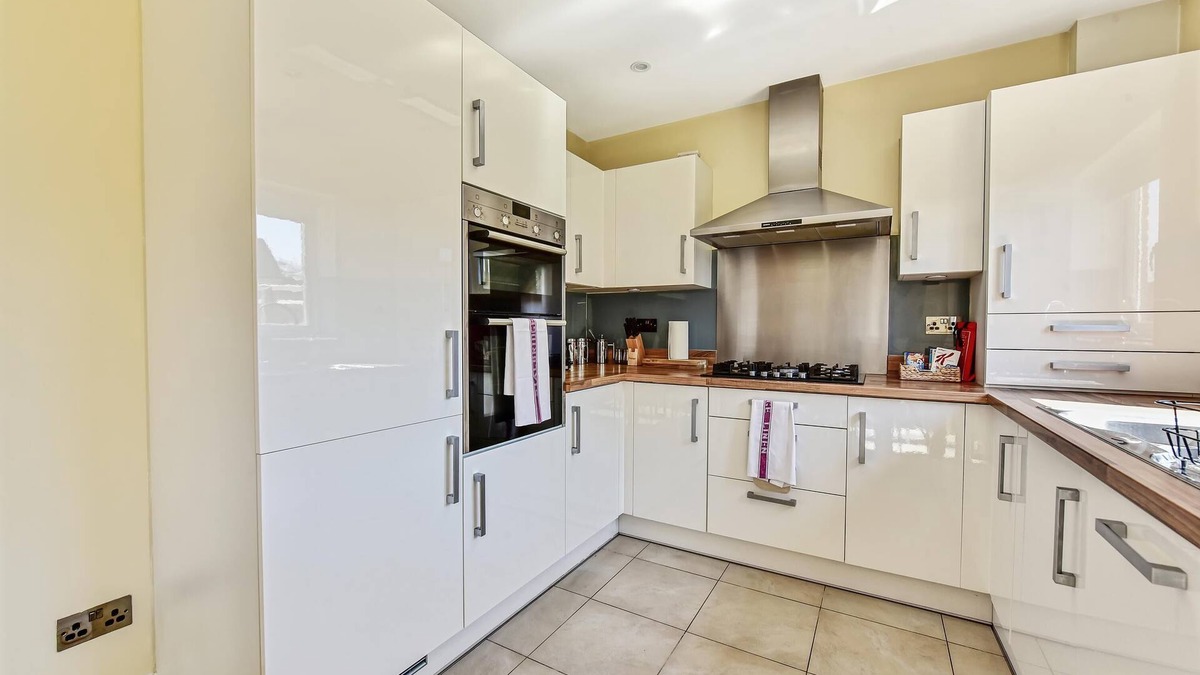 Stanwell House | London Heathrow Living Holywell Serviced House C - 4 bedrooms - 9 beds