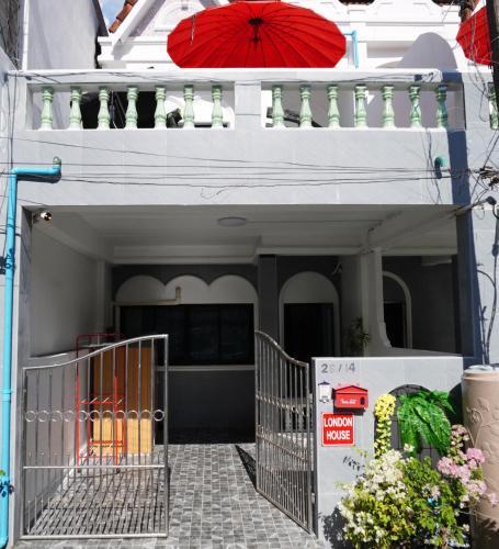 Karon House | London House Phuket