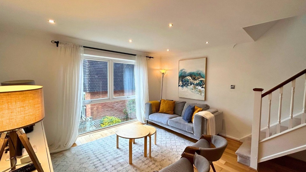 Putney House | London Putney: Exquisite, Spacious, Four Bed (Two Bath) House