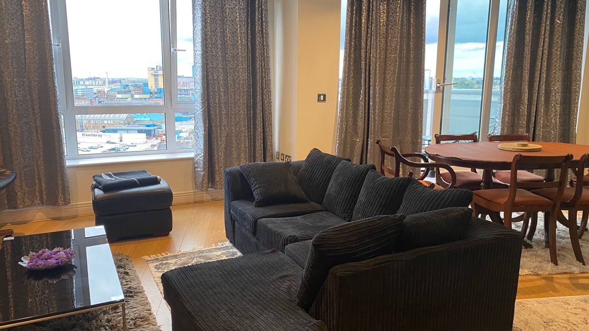 Royal Docks Apartment | London Riverside Apartment-2 Bed-freep-balcony