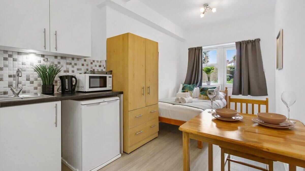 Dormers Wells Apartment | London Studio 2 Short Stay