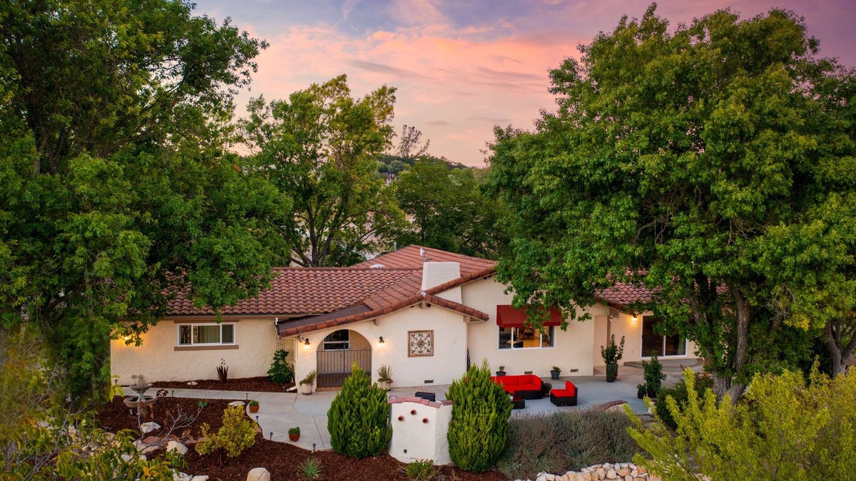 Templeton House | Lone Madrone Winery Guest House