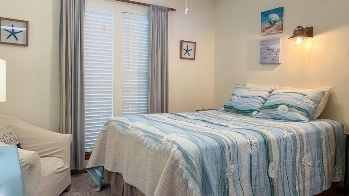 Sunrise Beach Condo | Lone Oak Point 29 - A Vintage Lake Vacation!