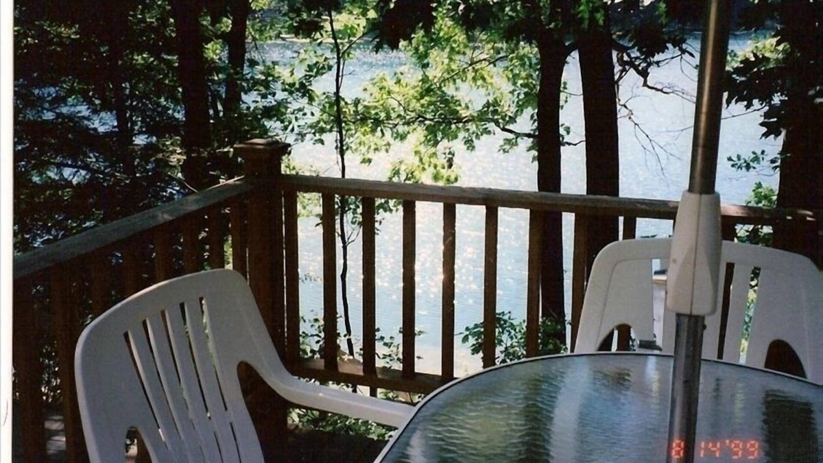 Lake Ann Cottage | Lone Pine Cottage 1 Bedroom Lakefront on Bryan Lake