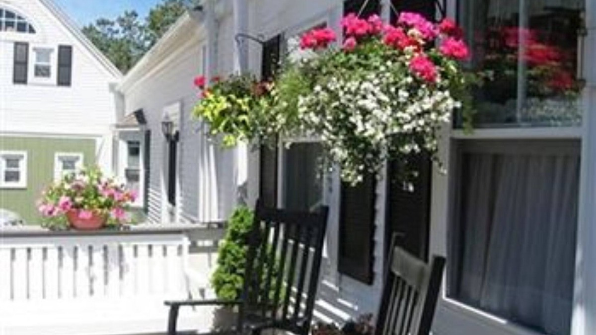 Centerville Bed & Breakfast | Long Dell Inn