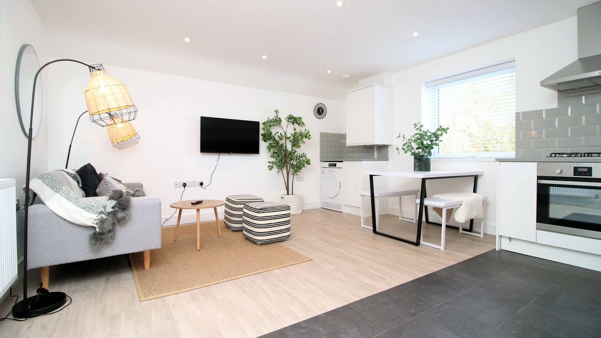 Staple Hill Condo | Long stay offer - Stylish 1 bed flat with parking