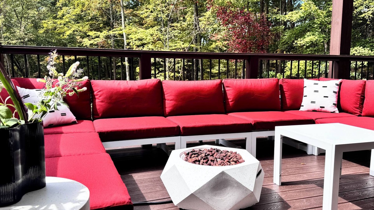 East Stroudsburg House | Long Stays Hot Tub Ski Forest Hiking Trails Secluded- Wraparound deck Shawnee