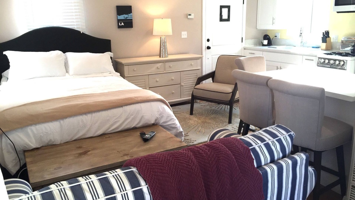 Pacific - Edison Apartment | LONG TERM - EXTENDED STAY - Free-standing Modern Studio. Free Parking