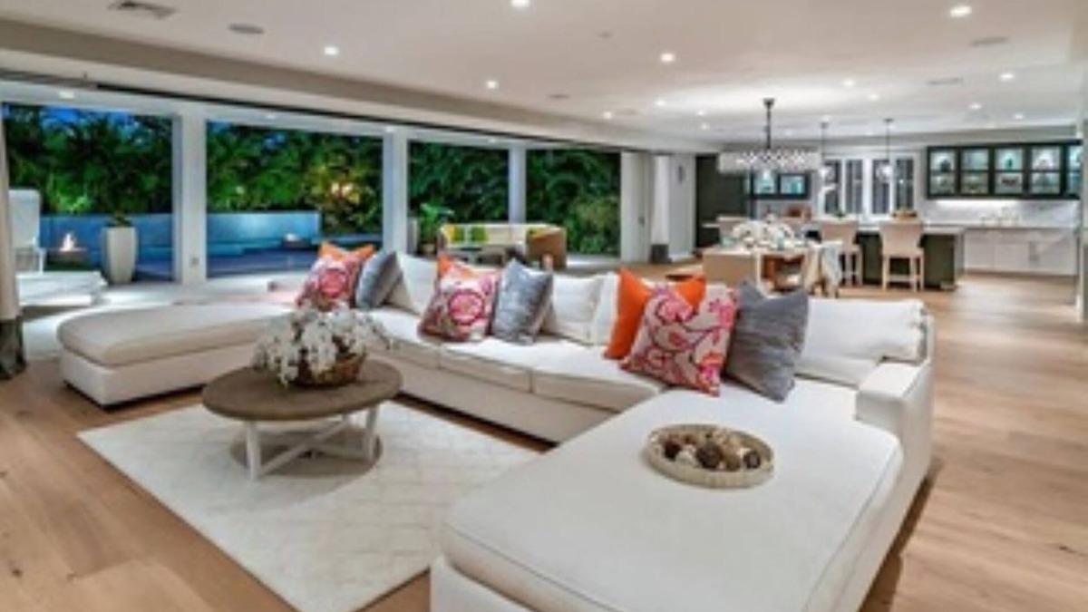 Kahala House | Long term rental near beach in Kahala with Pool