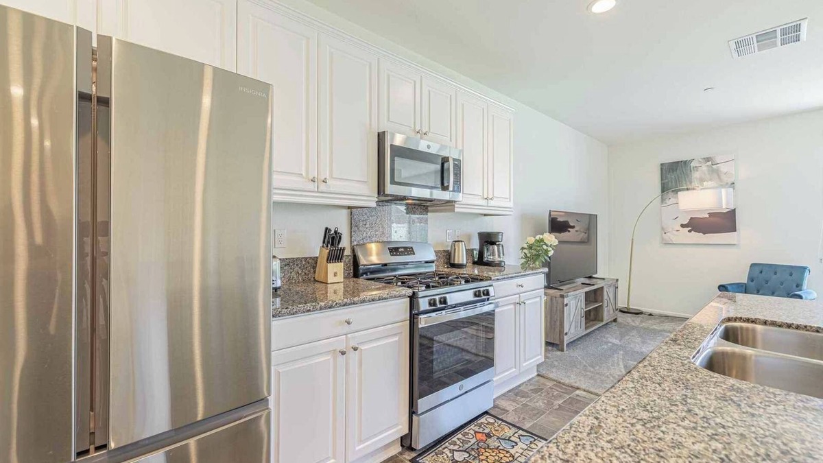 Lancaster House | Long Term Stay-Retreat|Fenced Backyard|Dedicate Workspace|Pet Friendly #41589