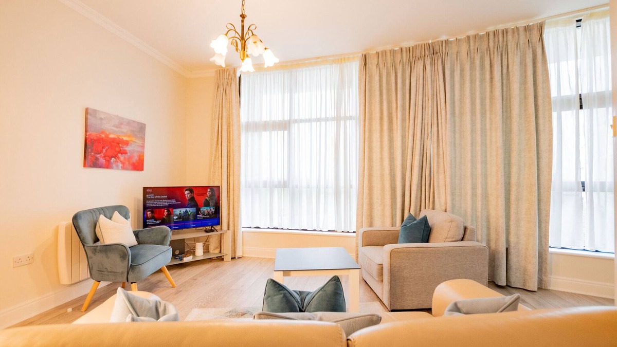 Galway City Centre Apartment | Long Walk Hideaway - GF 2Bed/2Bath