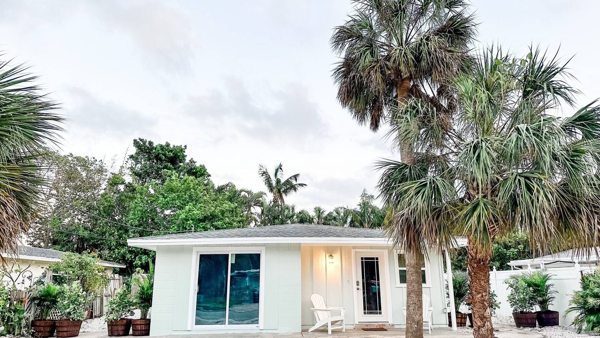 Longbeach Village House | Longboat Key beach house - 5 min walk to the beaches and top local restaurants