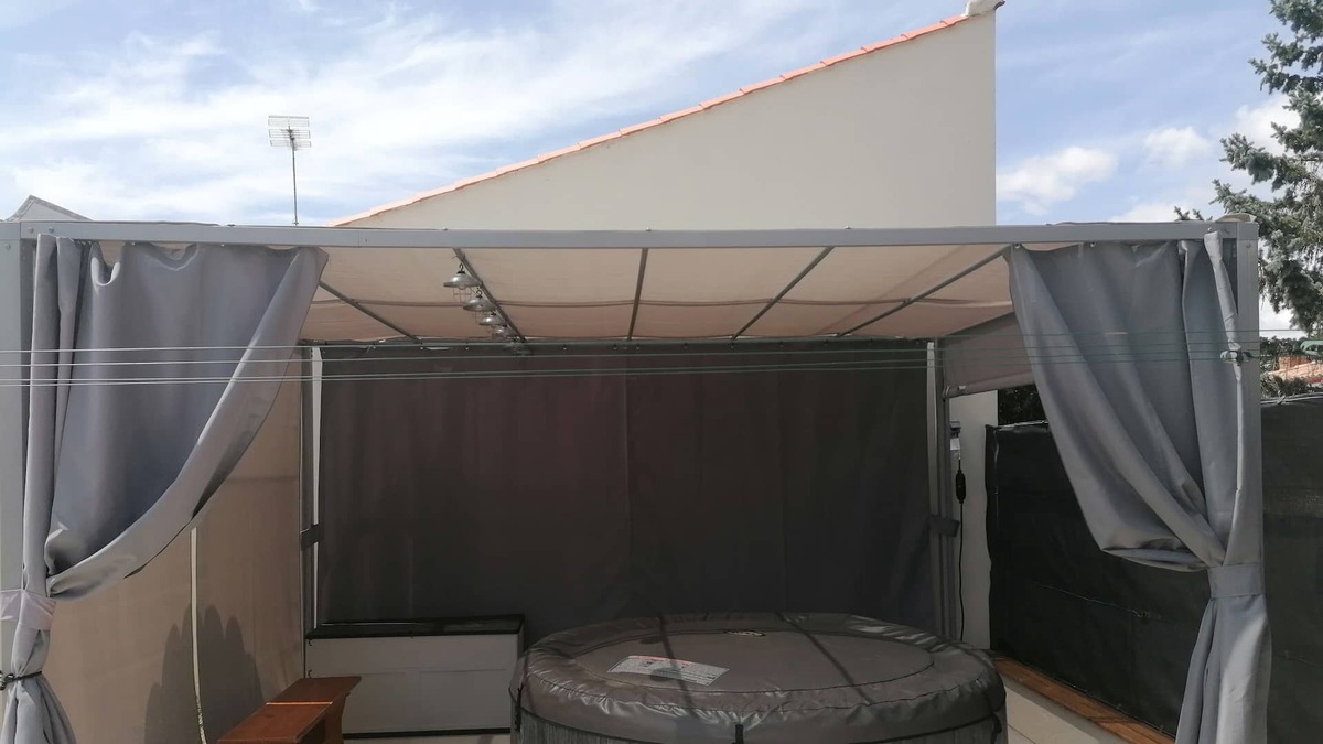 Avrille House | LONGERE AND JACUZZI DIRECTION TO THE OCEAN IN VENDEE