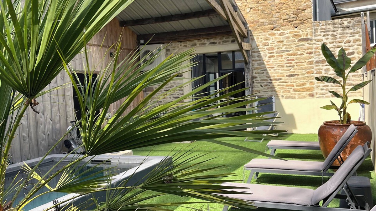 Locmaria-Grand-Champ House | Longere with character, 10 minutes from Vannes, heated semi-covered swimming pool.