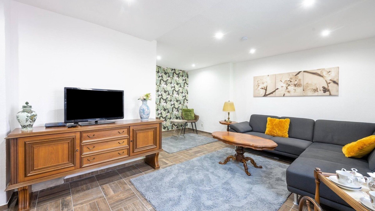 Longkamp House | Longkamp Hillside Haven