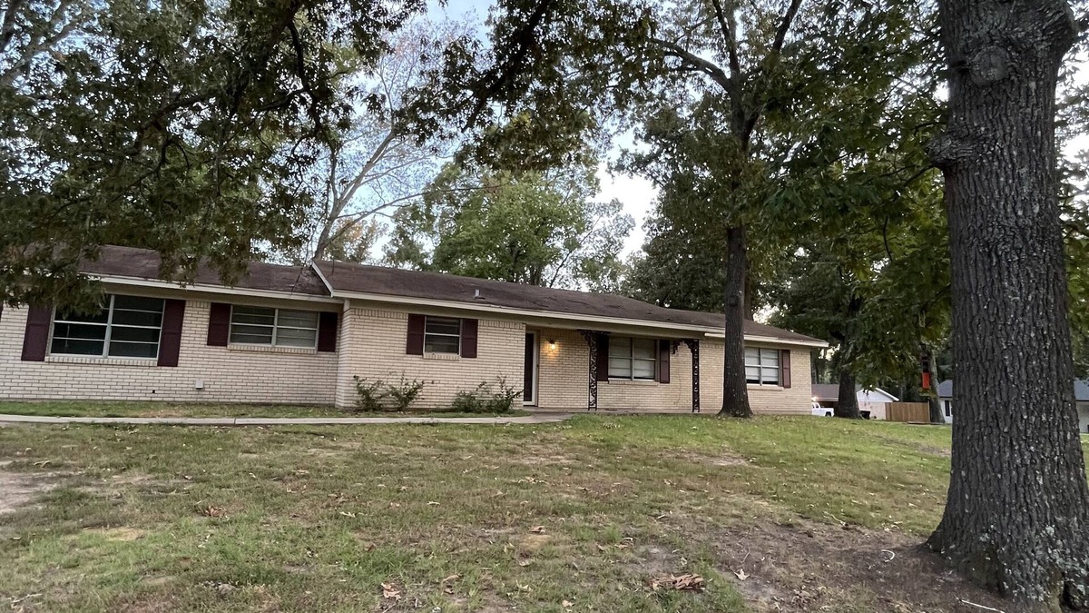 Longview House | Longview family neighborhood., Fenced yard , Equipped for long stays.