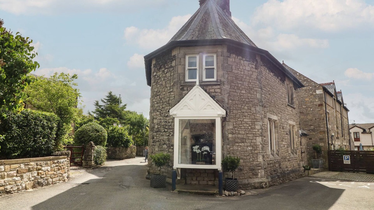 Kirkby Lonsdale Cottage | LONSDALE COTTAGE, family friendly, with open fire in Kirkby Lonsdale