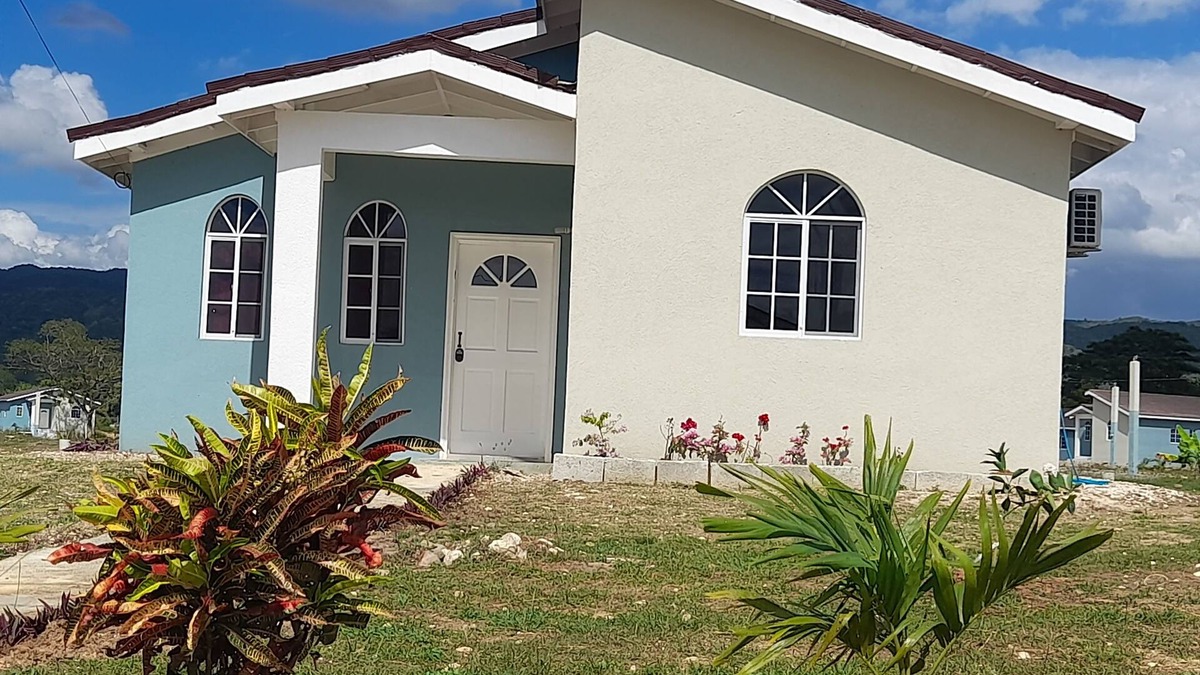 Lacovia House | Loodik Vacation Home Brompton Manor