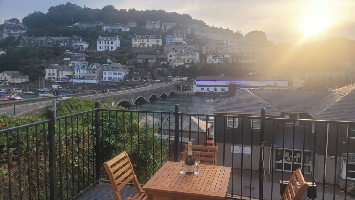 Looe Cottage | Looe Cottage - Seaside views, log fire, sleeps 4