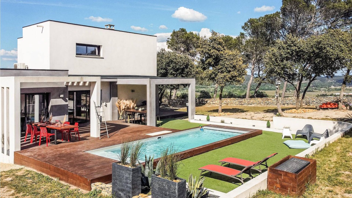 Bagnols-sur-Ceze House | Look forward to your comfortable vacation in this beautiful and spacious vacation home with swimming