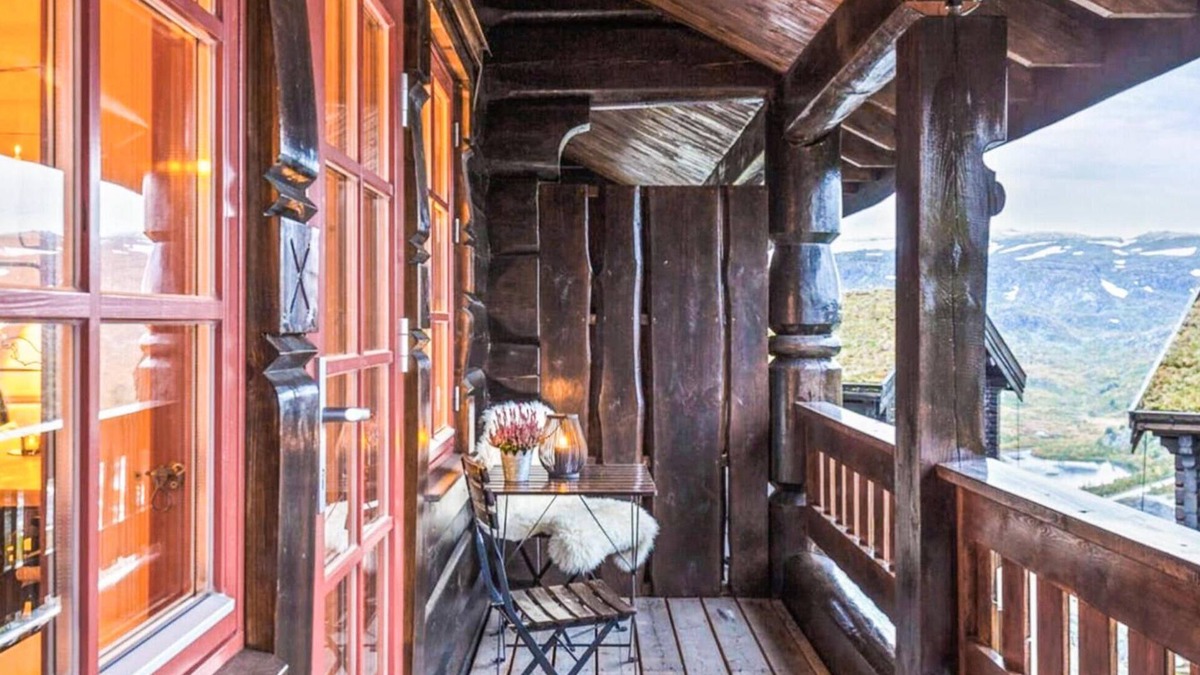 Vinje Apartment | Look forward to a relaxing vacation close to nature in this cozy vacation apartment.