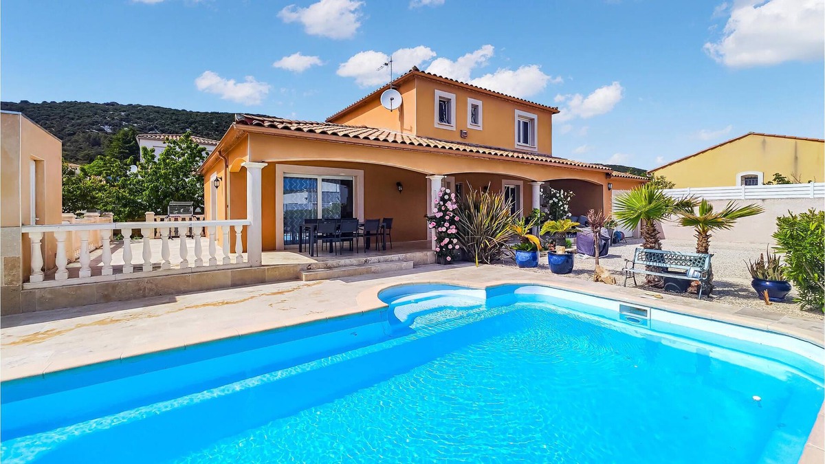 Vailhauques House | Look forward to this family-friendly vacation home with swimming pool.
