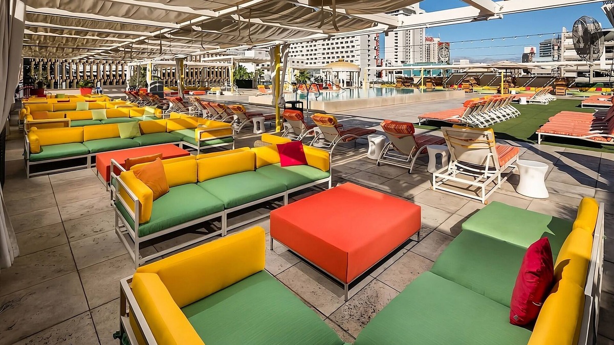 Downtown Las Vegas Hotel | Look No Further! 3 Modern Accommodations, City or Mountain View, Outdoor Pool!