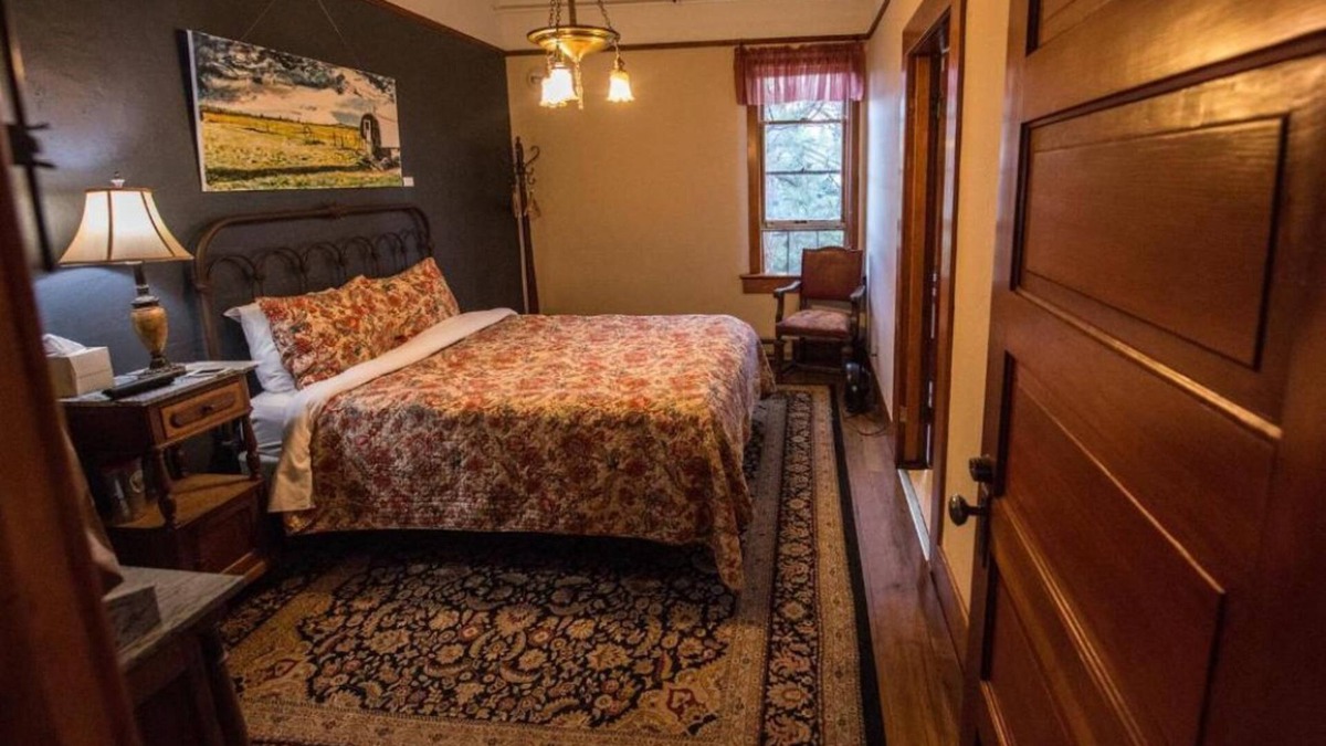 Dufur House | Look No Further! 3 Units w/ Free Parking, Minutes from Columbia River Gorge!